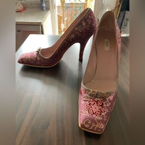 Prada silk brocade heels with gold details size 39